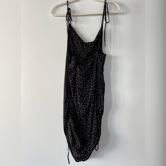 BEAUTIFUL BACKLESS DRESS - Picture 2 of 3